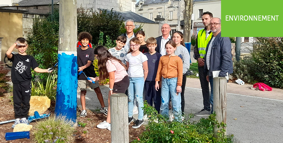 Prévention inondations : des arbres peints en bleu pour entretenir la mémoire des crues